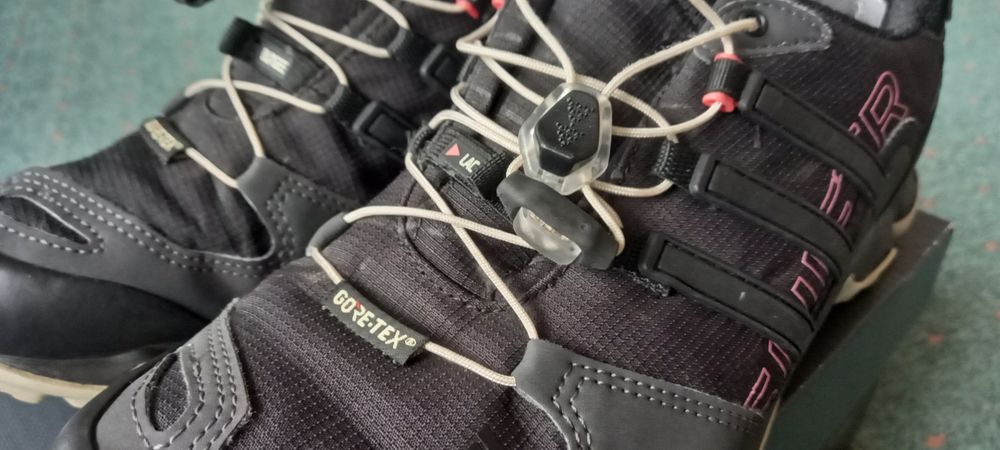 Adidas dama Traxion GoreTex 40