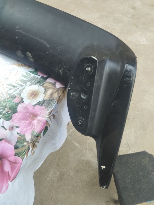 Продам сполер на багажник авто