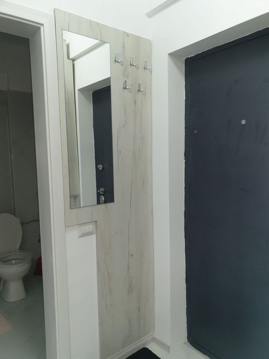 închiriez apartament