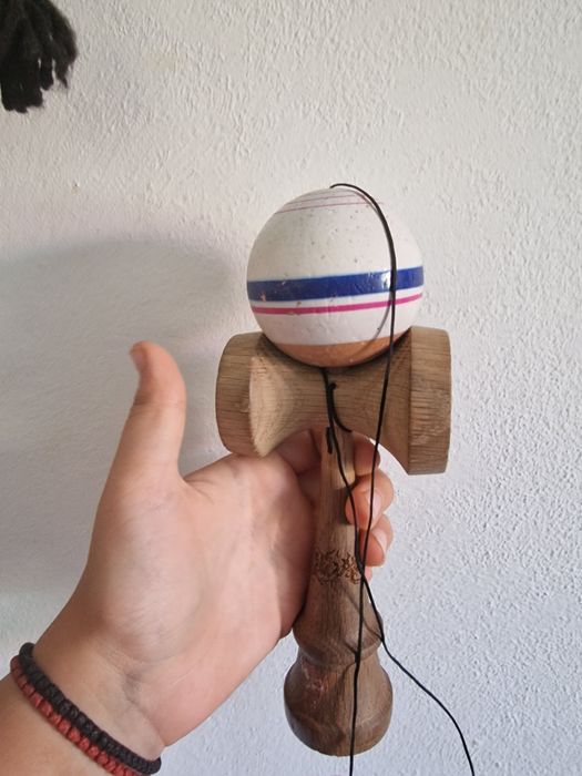 Kendama modificată semnătura xremus cu  ken din stejar roșu de pe chrom și cupa chrome