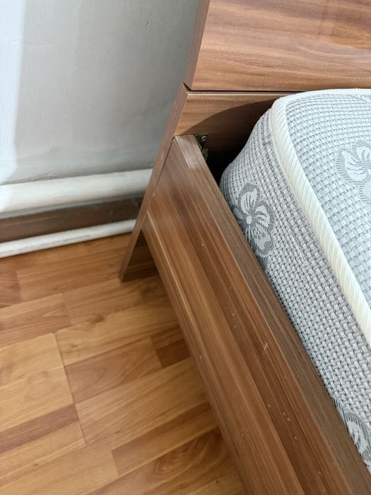 Продам двуспальную кровать
