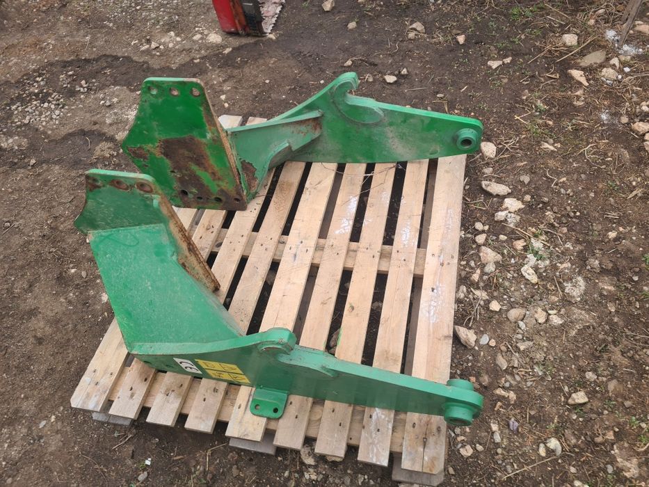 Vând suport incarcator frontal John Deere