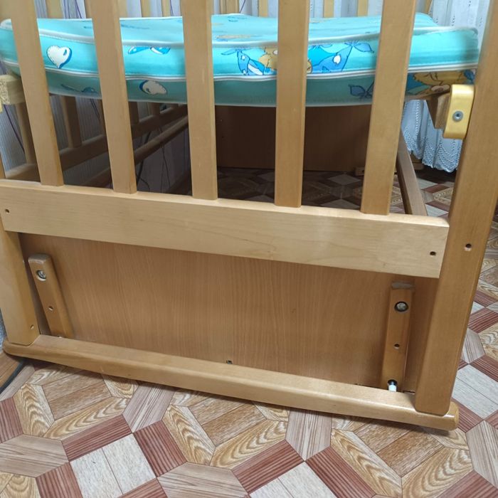 Детская кроватка.