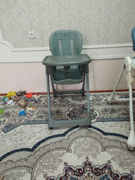 Bolalar ovqatlantirish stoli