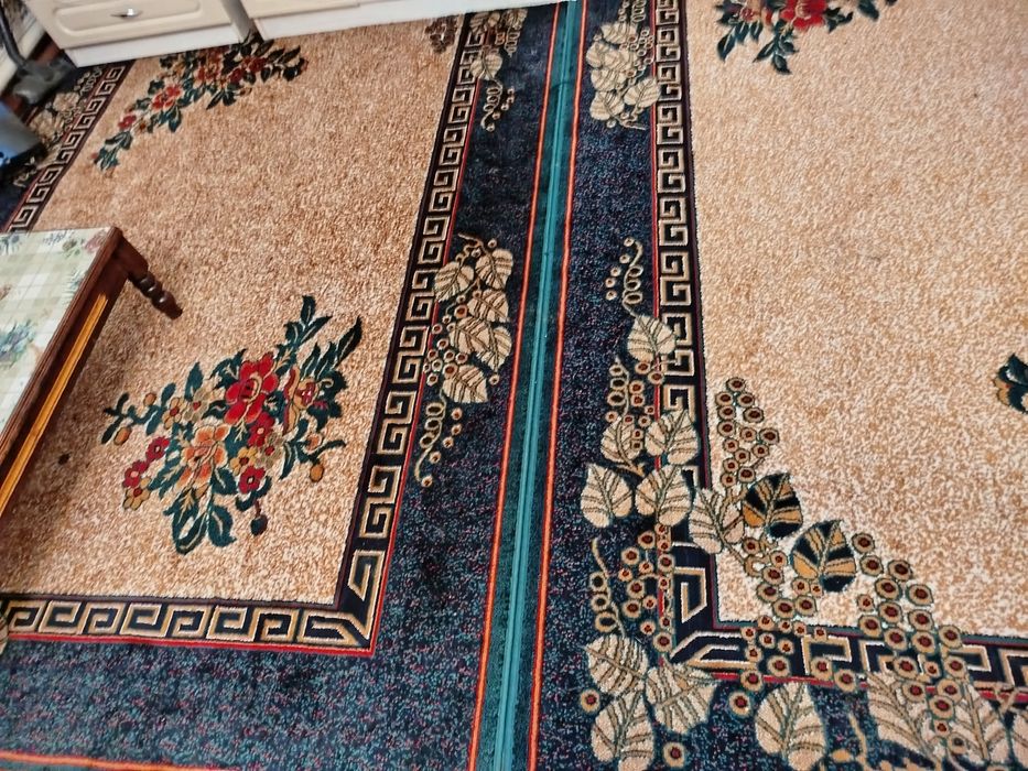 Хорошее ковры Хива карпед  2 на 3 .