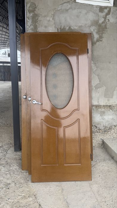 Есіктер сатылады.Продается дверь