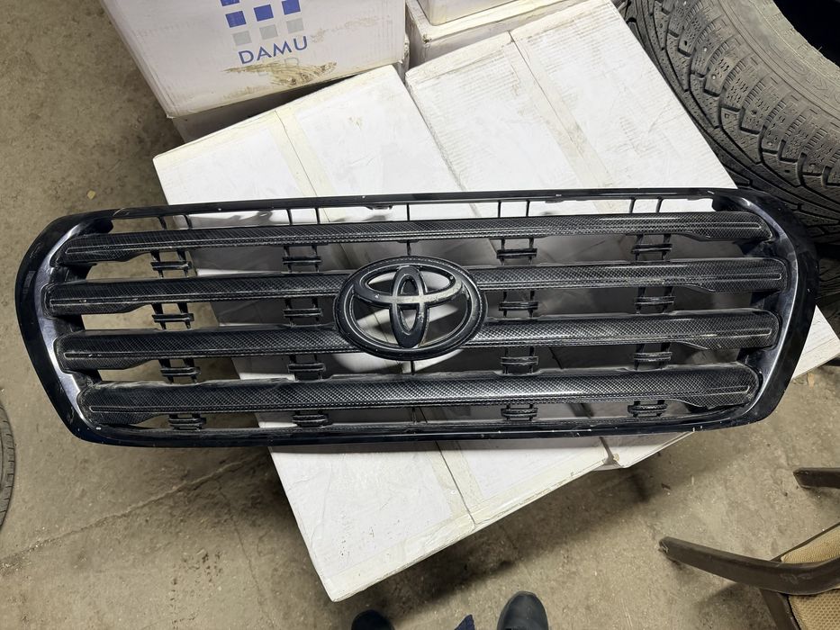 Решетка радиатора Land Cruiser 200