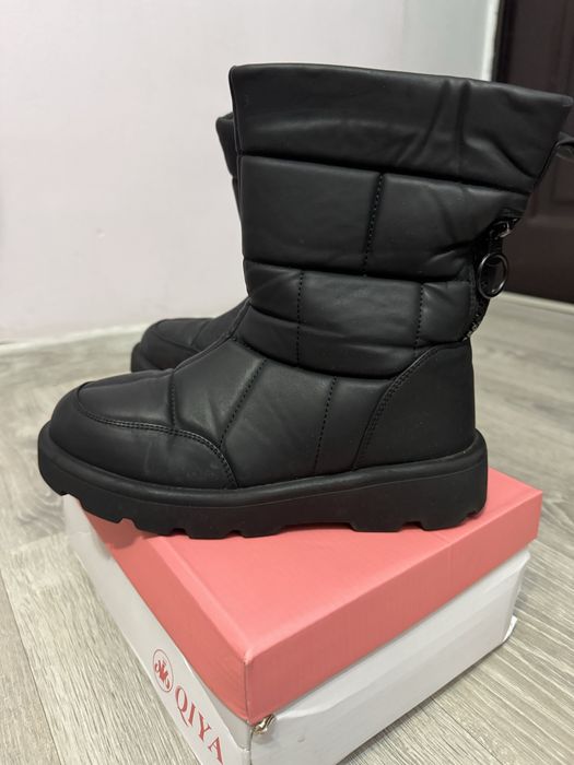 Продам сапожки женскую