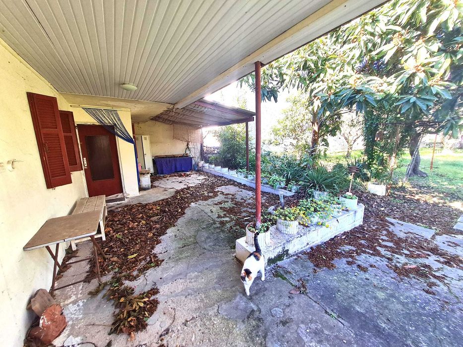 Продава парцел 1040 м2 със стара къща 120 м2 в Аспровалта, Гърция