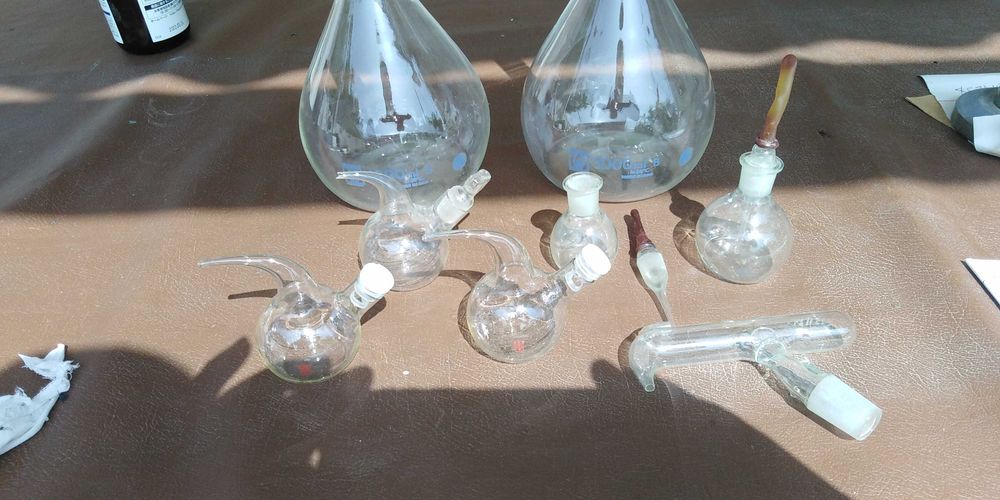 Мерная химпосуда: цилиндры, колбы на 100, 250, 300, 500, 1000мл.