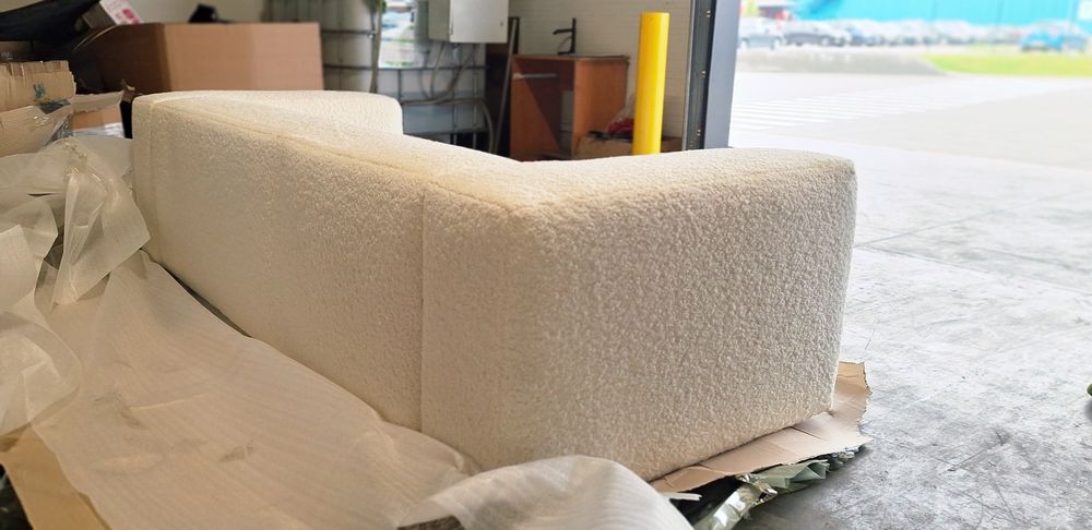 Чисто Нов Луксозен Триместен диван - високо качество