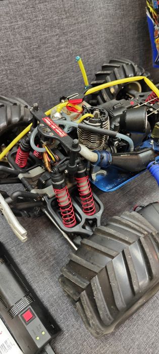 Traxxas T-Maxx 1/8 Нитро класически радиоуправляем монстър