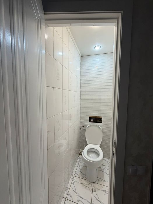 продам 2 х комн по Абая