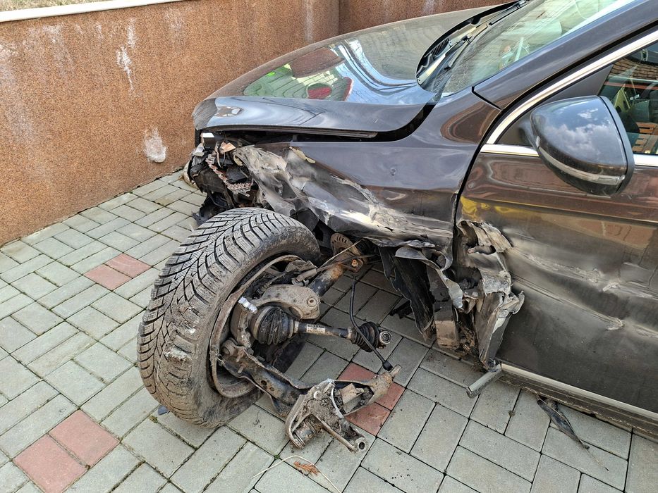 Vand Volkswagen Passat B7 RLine 2.0 diesel DSG 170 CP avariat