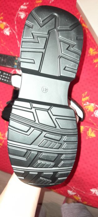 Боти чисто  нови