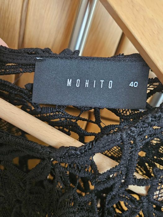 Рокля с плетена дантела марка Mohito размер 40 нова