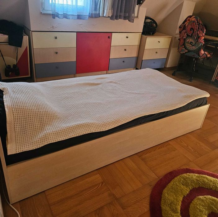 Единично легло - 90 см × 200 см