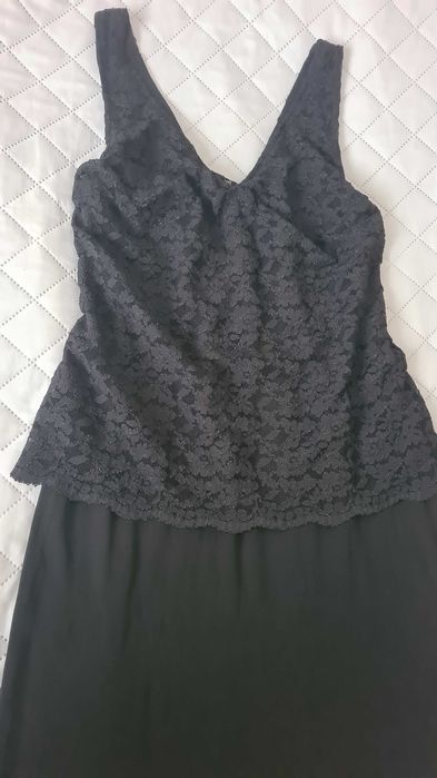 Черна дълга рокля с дантела