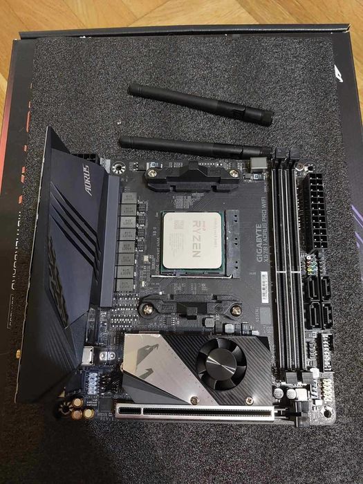 AMD Ryzen 5 5600X + Gigabyte X570i Aorus Pro Wi-Fi