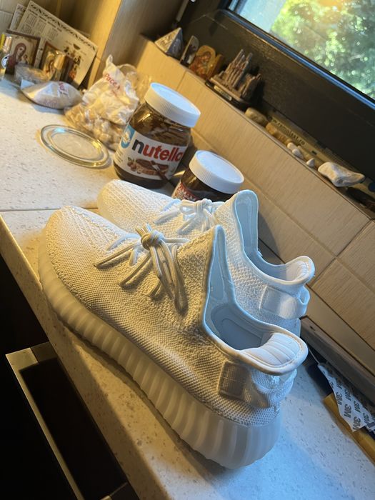 Yeezy  350  albe