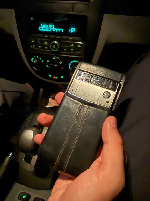 Срочно продам верту Vertu signature touch оригинал 100%