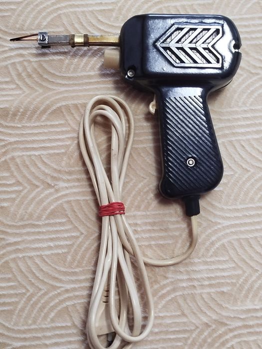Pistol de lipit negru