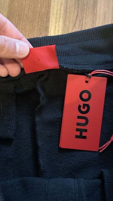 Чисто нов анцуг Hugo