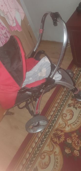 Продам коляску в хорошем состоянии в подарок ходунки