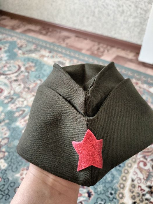 Пилотка и галстук