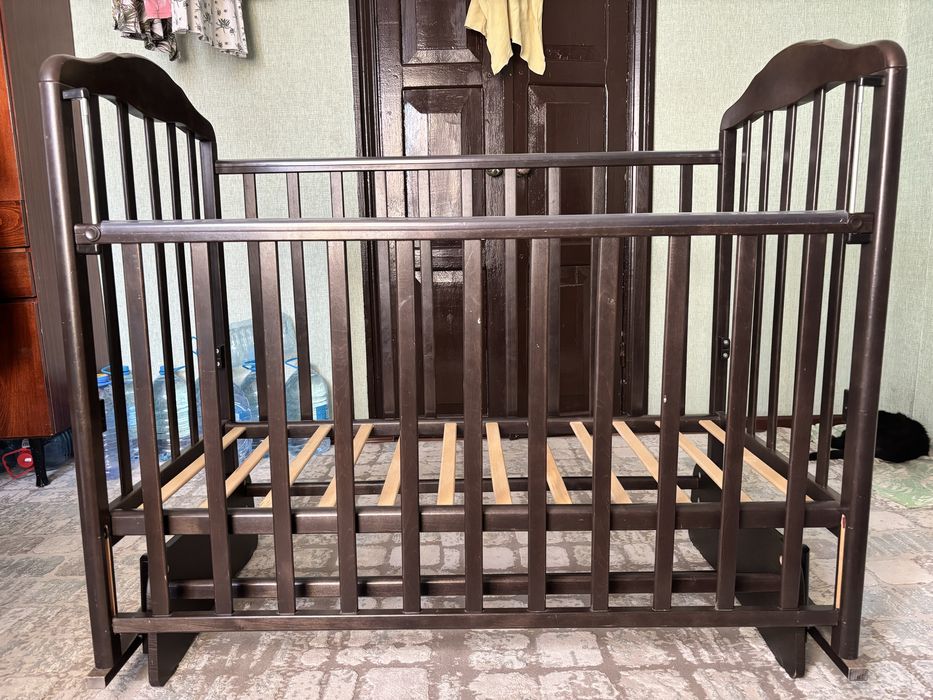 Детская кроватка с матрасом, манеж