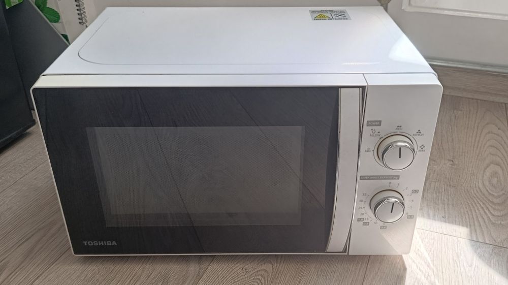 Микровълнова фурна Toshiba на части / за ремонт (Велико Търново)