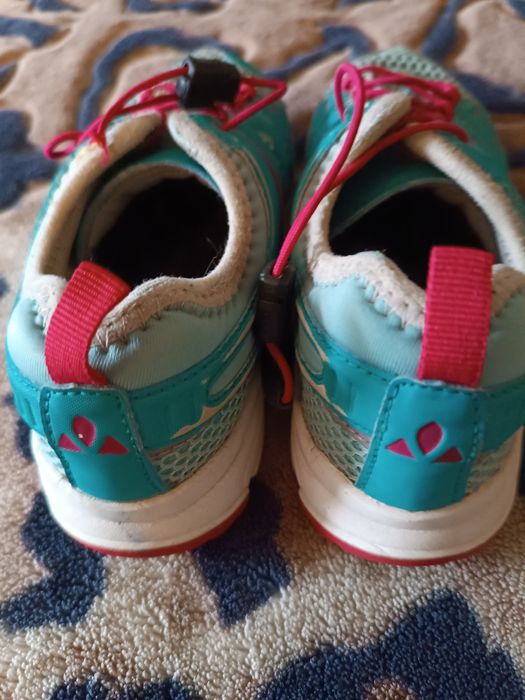 Кроссовки на девочку