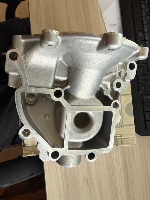 Корпус водна помпа Mercedes W124/W126/W140