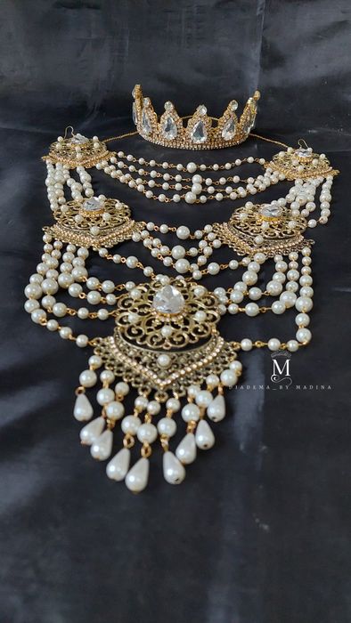 Zebigardon zregi va tillaqoshi sotiladi yengi qolda yasalgan