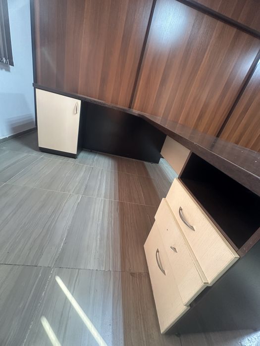 Продается стол со шкафом