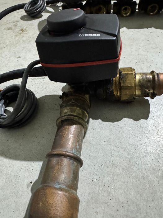 Vana cu trei căi ESBE cu servomotor 8 bucati