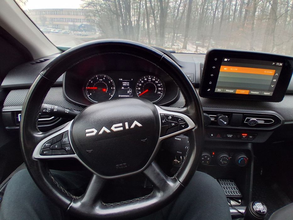 Dacia logan 2023 1.0 TCE , schimb cu toyota auris 1.8 hibrid  min 2016