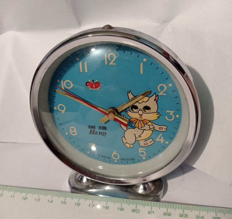 Vând sau schimb obiecte vechi.Preț în funcție de obiectul ales.