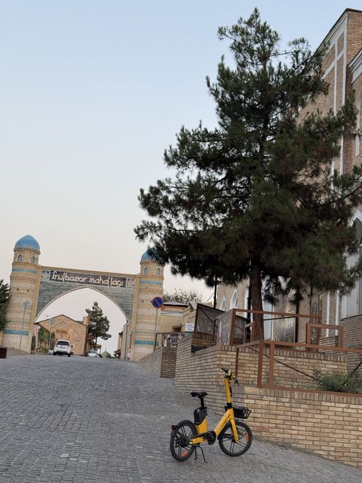 Chorsu kiyim bozori bilan 5 metr masofada sklad yashash uchun joy bor