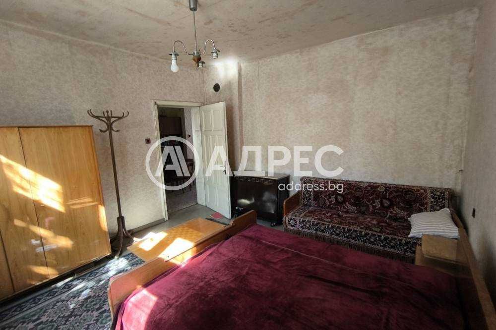 Продава се къща в кв. "Варош"