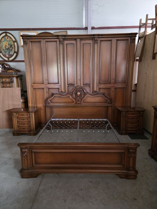 Dormitor din lemn pat noptiere comoda șifonier