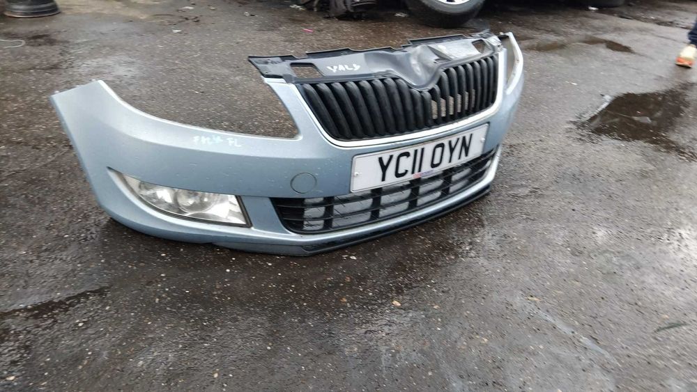 Bara fata Skoda Fabia 2 an 2011 facelift