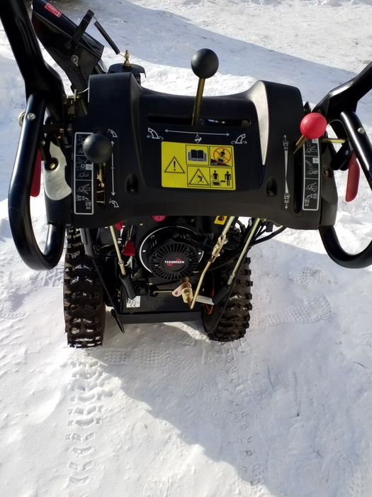 Снегоуборщик бензиновый.