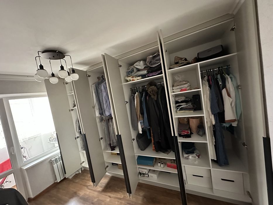 Продается встроенный шкаф