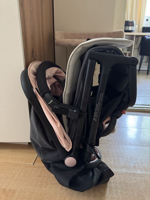 Продам коляску розовую