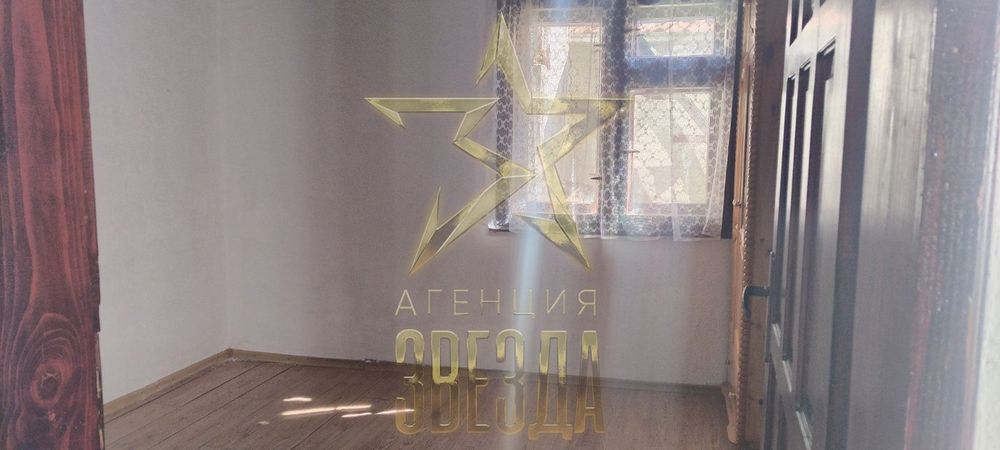 **Къща с двор и гараж в Кършияка!**