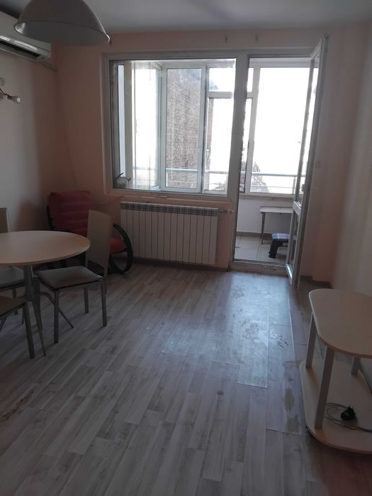 Под наем обзаведен апартамент в центъра на София. Цена 500 евро. Тел. за връзка 0886854164.