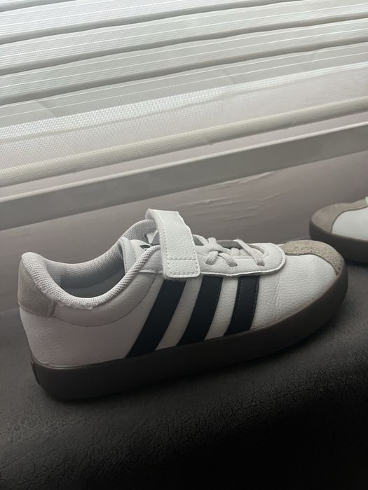 Детски обувки на Adidas 34 номер
