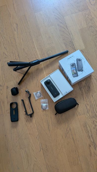 Insta360 X4 cu accesorii