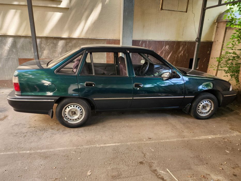 Нексия 1999г. Зелёный цвет, в хорошем состоянии.